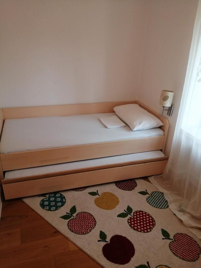 Flora Apartman Drivenik Kültér fotó